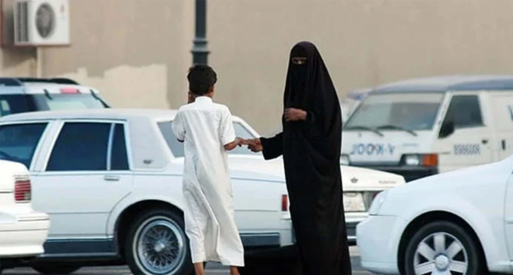 UAE Arrests 10 Pakistanis for Begging, Tightens Visa Policies